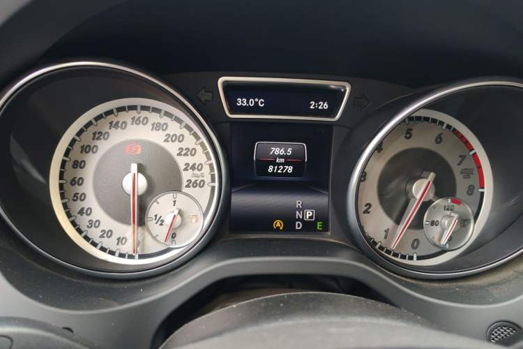 Used Mercedes-Benz GLA 2015 GLA 220 4MATIC Fashion Model Odometer Close Up