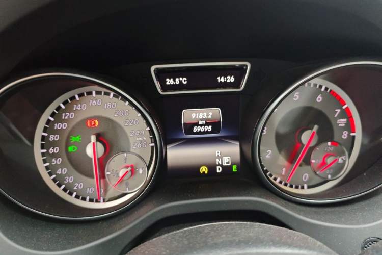 Used Mercedes-Benz GLA 2015 GLA 200 Sport Edition Odometer Close Up