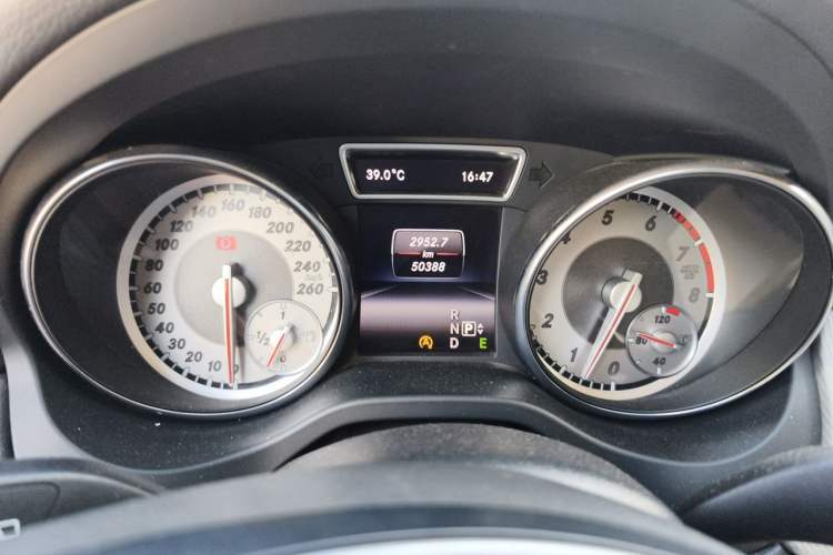Used Mercedes-Benz GLA 2015 GLA 220 4MATIC Fashion Model Odometer Close Up