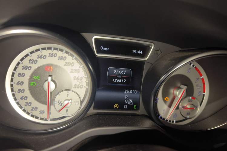 Used Mercedes-Benz GLA 2015 GLA 200 Sport Edition Odometer Close Up