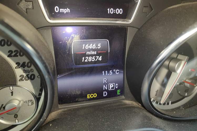 Used Mercedes-Benz GLA 2015 GLA 200 Odometer Close Up