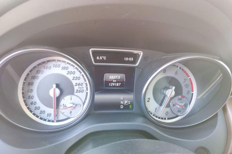 Used Mercedes-Benz GLA 2015 GLA 260 4MATIC Odometer Close Up