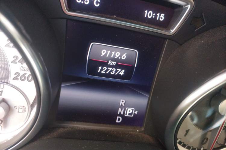 Used Mercedes-Benz GLA 2015 GLA 260 4MATIC Odometer Close Up