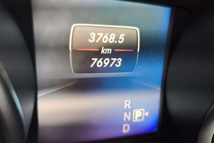 Used Mercedes-Benz GLA 2015 GLA 200 Fashion Model Odometer Close Up