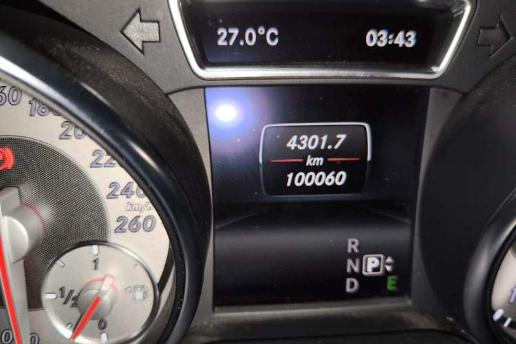 Used Mercedes-Benz GLA 2015 GLA 200 Fashion Model Odometer Close Up