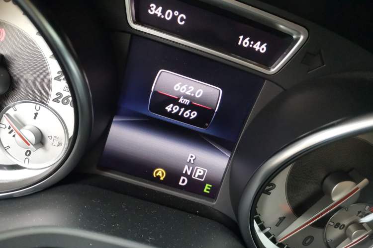 Used Mercedes-Benz GLA 2015 GLA 200 Fashion Model Odometer Close Up