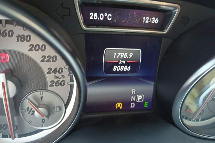 Used Mercedes-Benz GLA 2015 GLA 200 Sport Edition Odometer Close Up