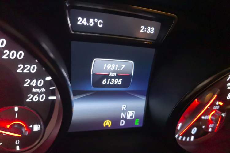 Used Mercedes-Benz GLA 2015 GLA 200 Fashion Model Odometer Close Up