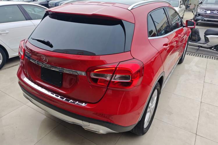 Used Mercedes-Benz GLA 2015 GLA 200 Sport Edition Rear Right 45 Deg