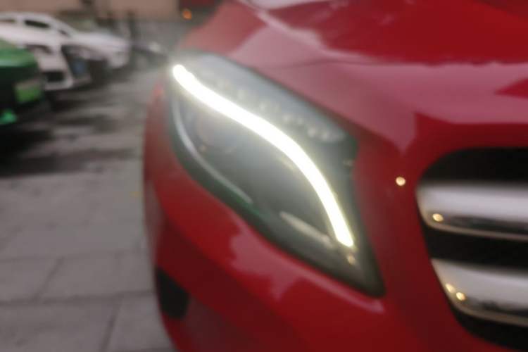 Used Mercedes-Benz GLA 2015 GLA 220 4MATIC Luxury Model Right Front Headlight