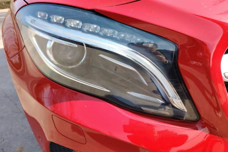 Used Mercedes-Benz GLA 2015 GLA 220 4MATIC Fashion Model Right Front Headlight