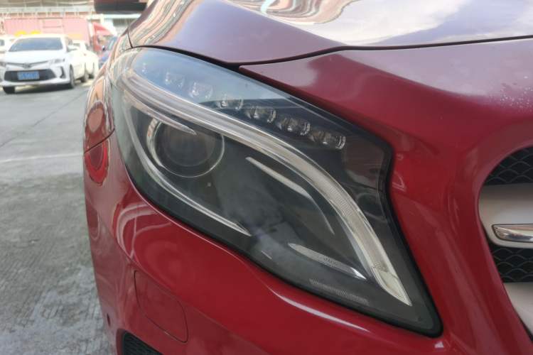 Used Mercedes-Benz GLA 2015 GLA 200 Fashion Model Right Front Headlight
