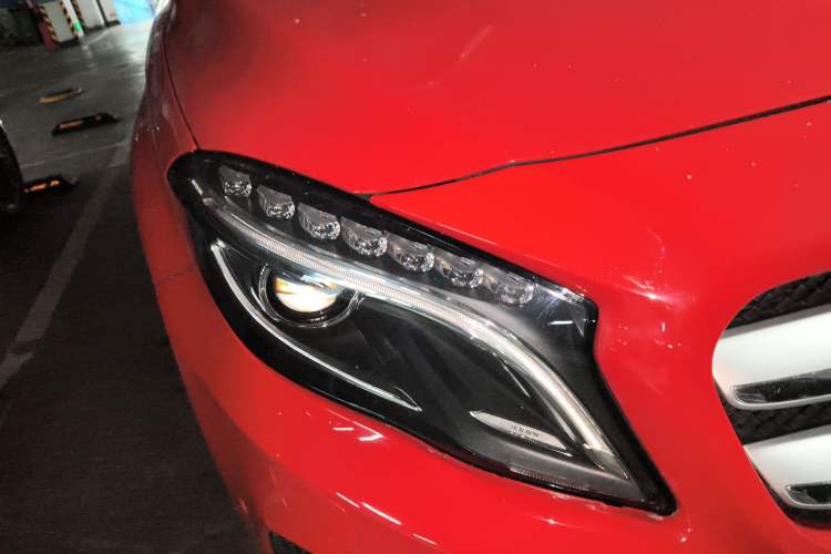 Used Mercedes-Benz GLA 2015 GLA 220 4MATIC Fashion Model Right Front Headlight