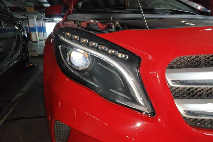 Used Mercedes-Benz GLA 2015 GLA 220 4MATIC Fashion Model Right Front Headlight