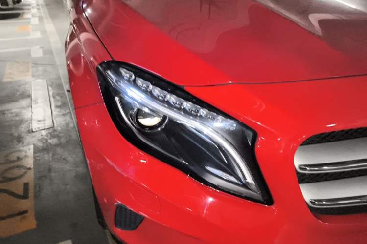 Used Mercedes-Benz GLA 2015 GLA 200 Fashion Model Right Front Headlight