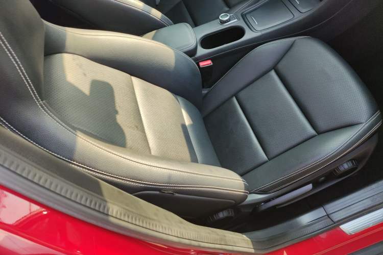 Used Mercedes-Benz GLA 2015 GLA 200 Fashion Model Right Front Seat