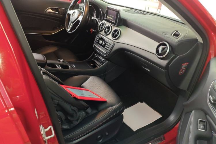 Used Mercedes-Benz GLA 2015 GLA 220 4MATIC Luxury Model Right Front Seat