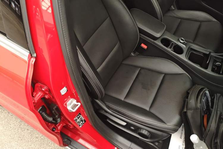 Used Mercedes-Benz GLA 2015 GLA 200 Sport Edition Right Front Seat