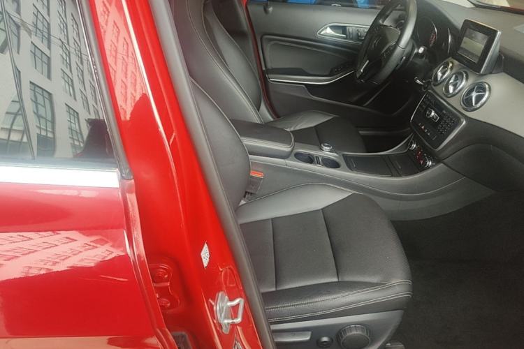 Used Mercedes-Benz GLA 2015 GLA 200 Fashion Model Right Front Seat