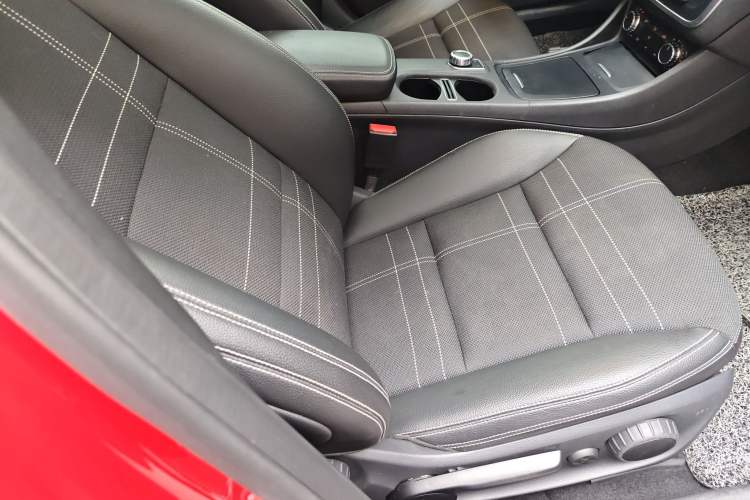 Used Mercedes-Benz GLA 2015 GLA 200 Right Front Seat