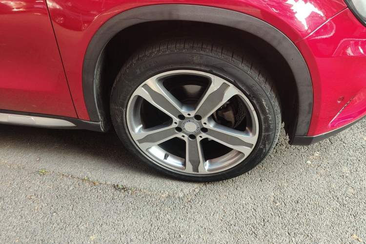 Used Mercedes-Benz GLA 2015 GLA 220 4MATIC Luxury Model Right Front Wheel Hub