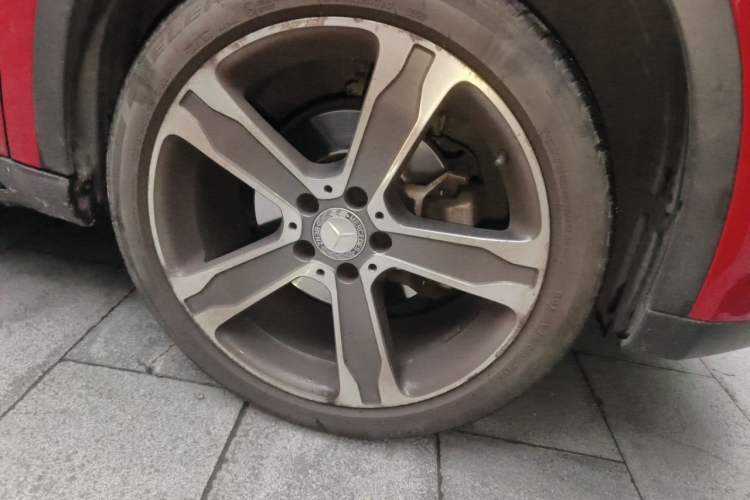 Used Mercedes-Benz GLA 2015 GLA 220 4MATIC Luxury Model Right Front Wheel Hub