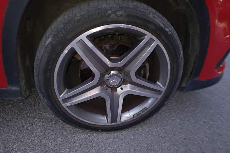 Used Mercedes-Benz GLA 2015 GLA 260 4MATIC Sport Edition Right Front Wheel Hub