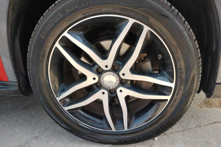 Used Mercedes-Benz GLA 2015 GLA 220 4MATIC Fashion Model Right Front Wheel Hub