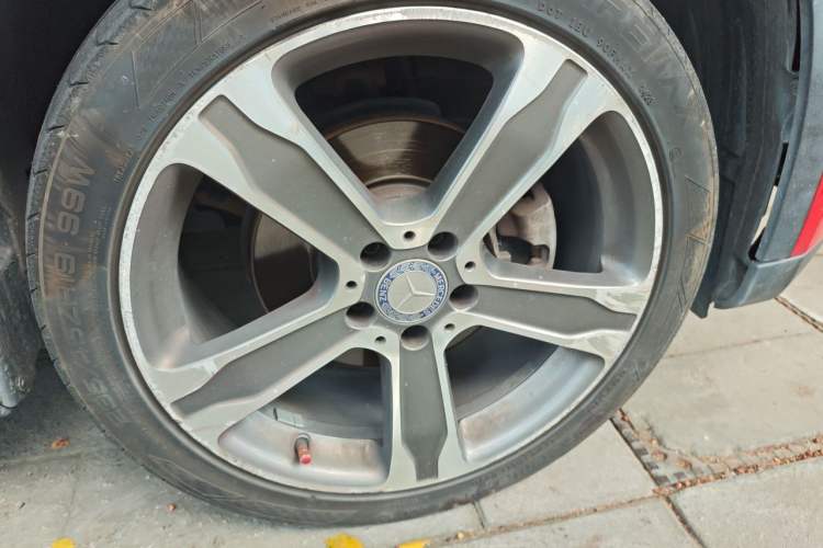 Used Mercedes-Benz GLA 2015 GLA 220 4MATIC Luxury Model Right Front Wheel Hub