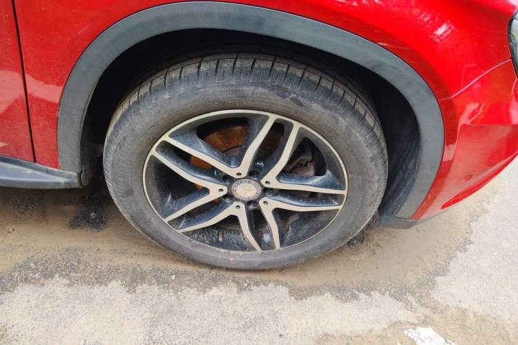 Used Mercedes-Benz GLA 2015 GLA 220 4MATIC Fashion Model Right Front Wheel Hub