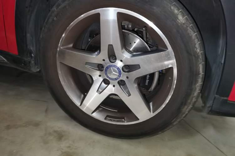 Used Mercedes-Benz GLA 2015 GLA 260 4MATIC Right Front Wheel Hub