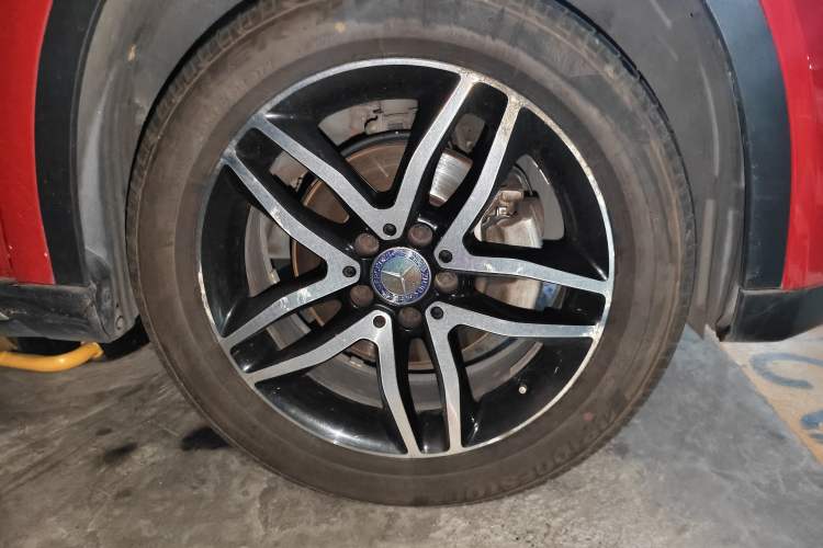 Used Mercedes-Benz GLA 2015 GLA 220 4MATIC Fashion Model Right Front Wheel Hub