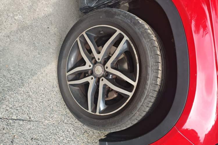 Used Mercedes-Benz GLA 2015 GLA 200 Sport Edition Right Front Wheel Hub
