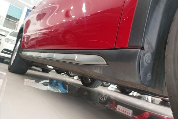 Used Mercedes-Benz GLA 2015 GLA 200 Sport Edition Right Side Sill