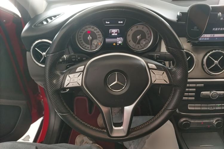 Used Mercedes-Benz GLA 2015 GLA 200 Sport Edition Steering Wheel