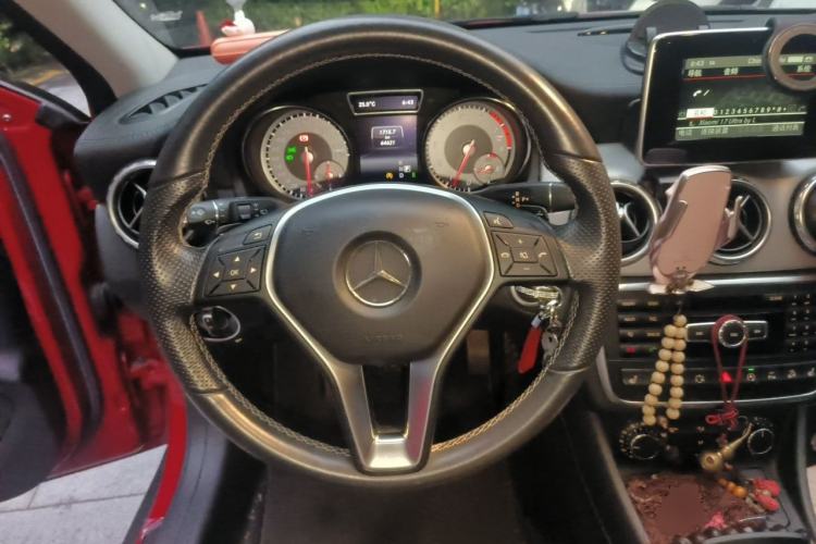 Used Mercedes-Benz GLA 2015 GLA 220 4MATIC Luxury Model Steering Wheel