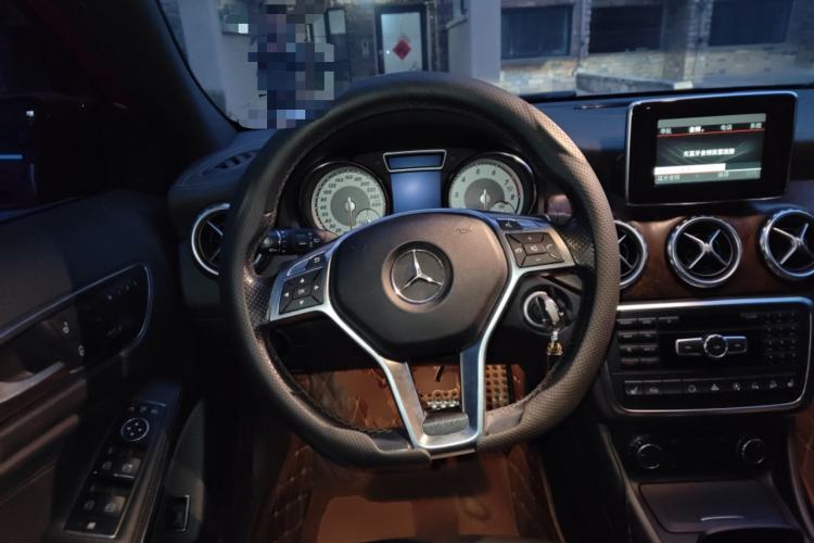 Used Mercedes-Benz GLA 2015 GLA 260 4MATIC Sport Edition Steering Wheel