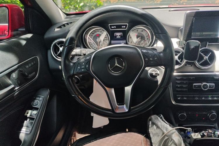 Used Mercedes-Benz GLA 2015 GLA 220 4MATIC Fashion Model Steering Wheel