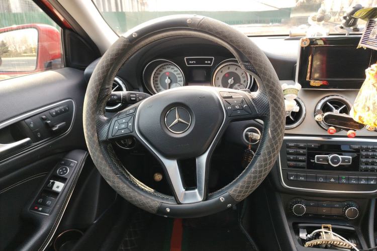 Used Mercedes-Benz GLA 2015 GLA 220 4MATIC Fashion Model Steering Wheel