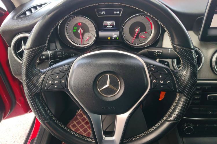 Used Mercedes-Benz GLA 2015 GLA 200 Sport Edition Steering Wheel