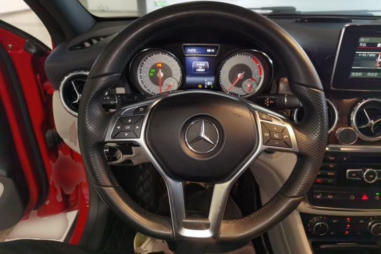 Used Mercedes-Benz GLA 2015 GLA 260 4MATIC Sport Edition Steering Wheel