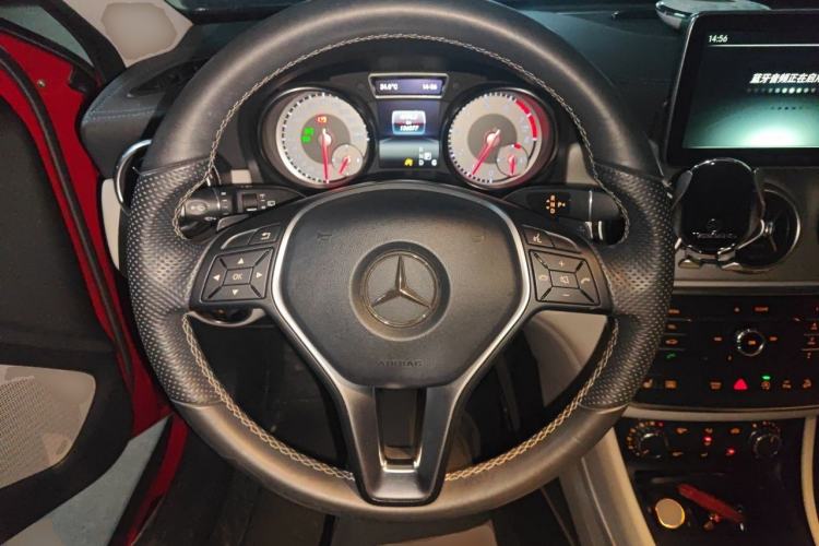Used Mercedes-Benz GLA 2015 GLA 220 4MATIC Fashion Model Steering Wheel