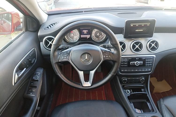 Used Mercedes-Benz GLA 2015 GLA 220 4MATIC Fashion Model Steering Wheel