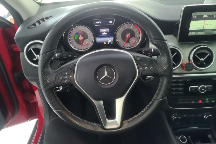 Used Mercedes-Benz GLA 2015 GLA 200 Sport Edition Steering Wheel