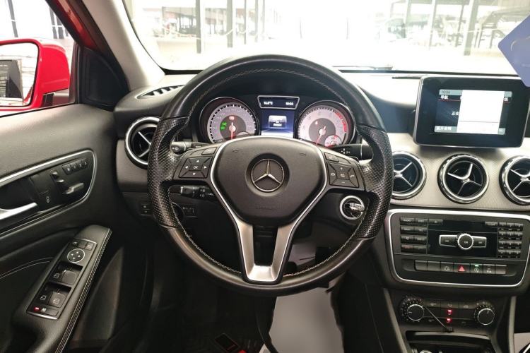 Used Mercedes-Benz GLA 2015 GLA 200 Sport Edition Steering Wheel