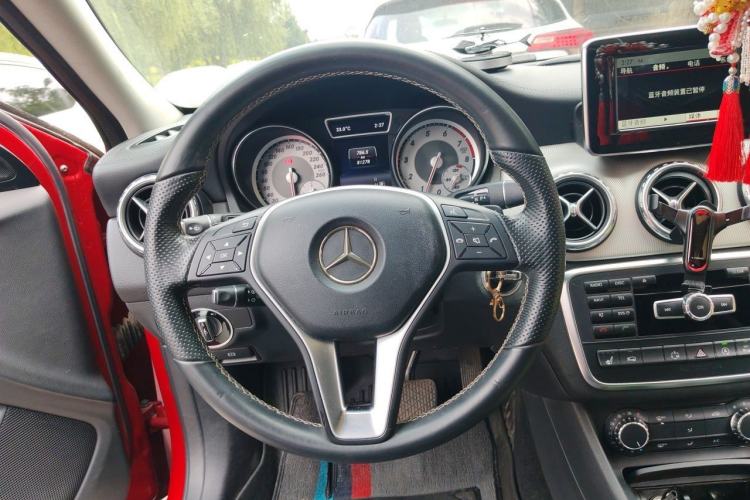 Used Mercedes-Benz GLA 2015 GLA 220 4MATIC Fashion Model Steering Wheel