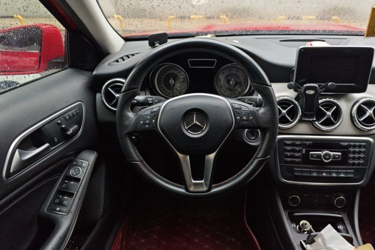 Used Mercedes-Benz GLA 2015 GLA 200 Sport Edition Steering Wheel