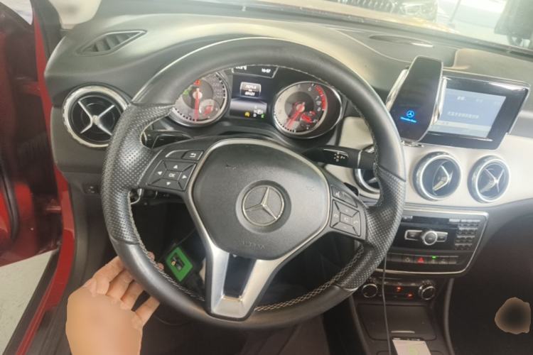 Used Mercedes-Benz GLA 2015 GLA 200 Sport Edition Steering Wheel