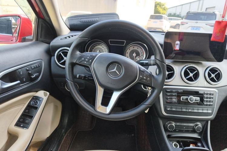 Used Mercedes-Benz GLA 2015 GLA 220 4MATIC Fashion Model Steering Wheel