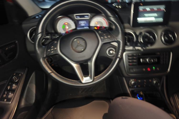 Used Mercedes-Benz GLA 2015 GLA 200 Sport Edition Steering Wheel